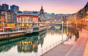 Veduta-del-lungofiume-di-Bilbao